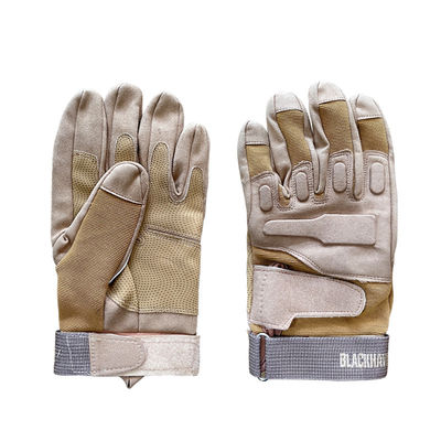 Protezione per le mani in khaki per le attività all'aria aperta in inverno